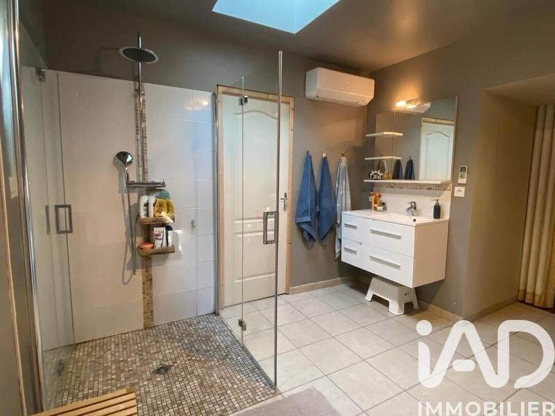 Maison - 210 m² - 7 pièces