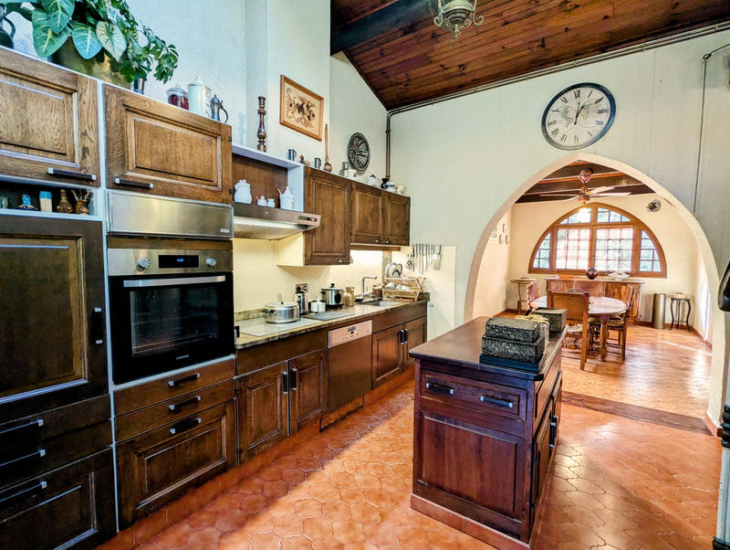 Maison - 200 m² - 7 pièces