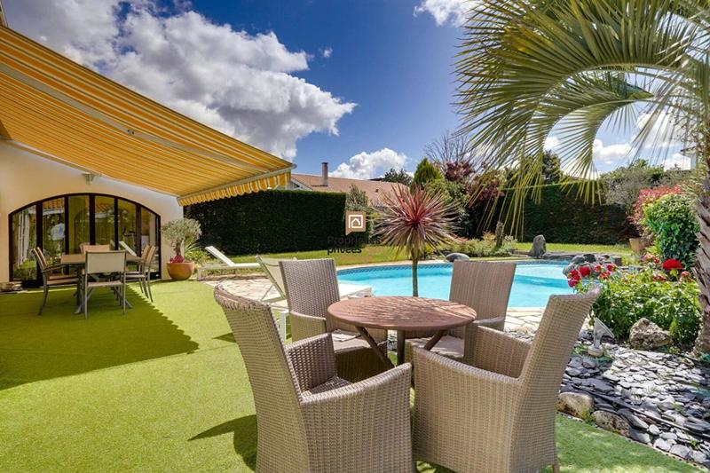 Maison - 181 m² - 8 pièces