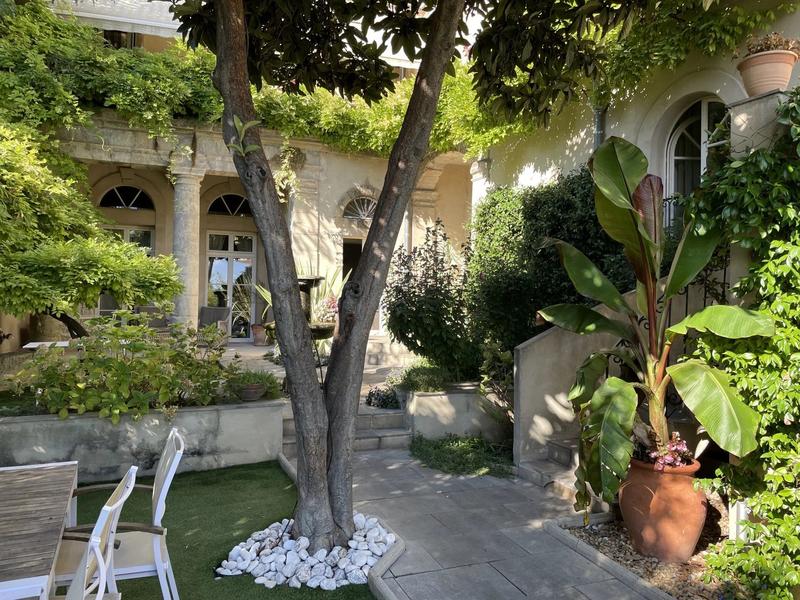 Maison - 615 m² - 16 pièces