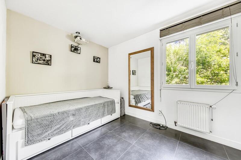 Maison - 235 m² - 10 pièces