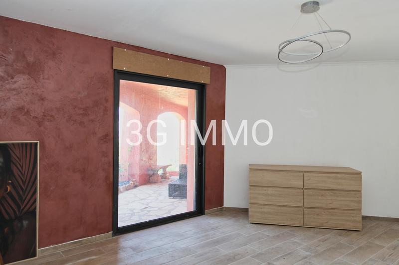 Maison - 330 m² - 9 pièces