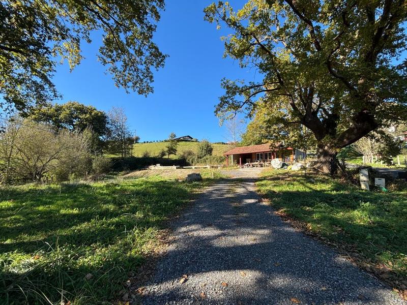 Terrain constructible - 3 000 m²