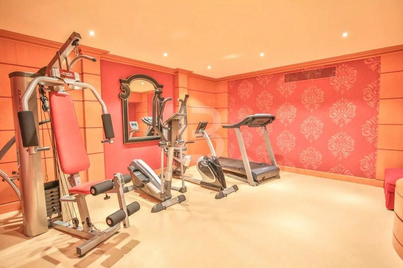 Villa - 460 m² - 9 pièces