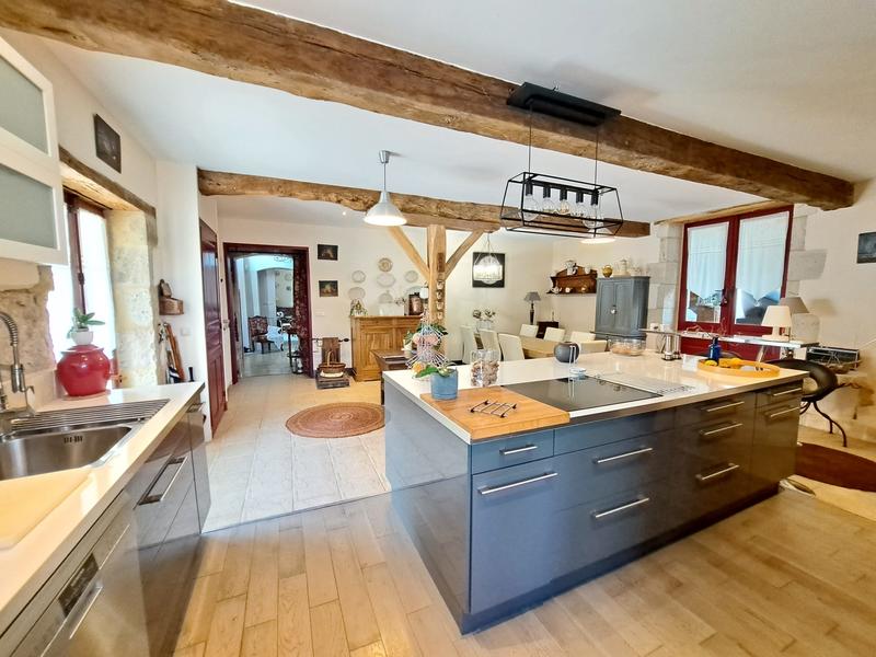 Maison - 285 m² - 6 pièces