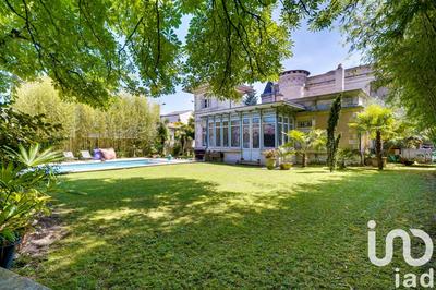 Maison - 306 m² - 9 pièces