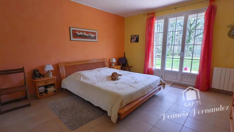 Maison - 220 m² - 6 pièces