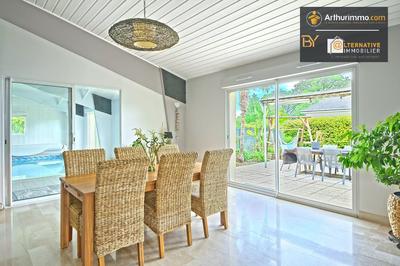 Maison - 260 m² - 9 pièces