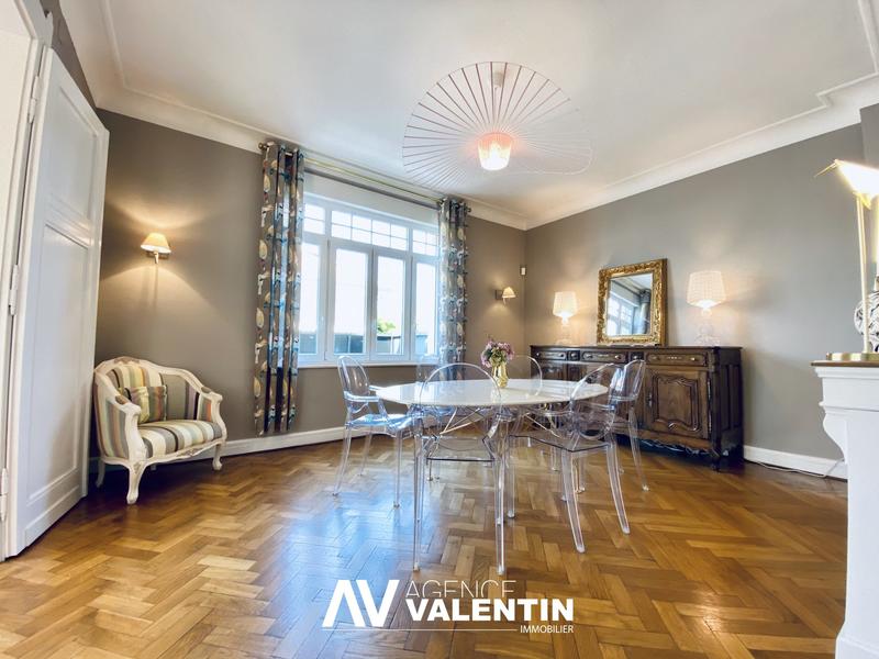 Maison - 282 m² - 8 pièces