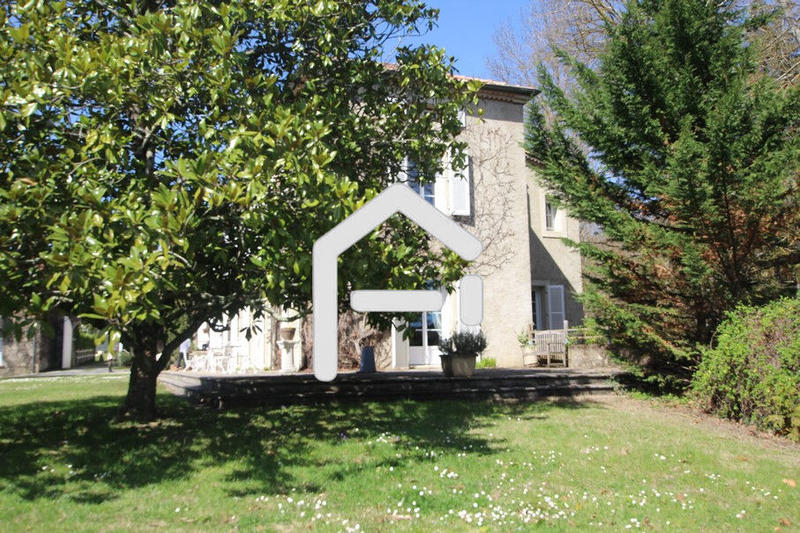 Maison de maîtres - 600 m² - 13 pièces