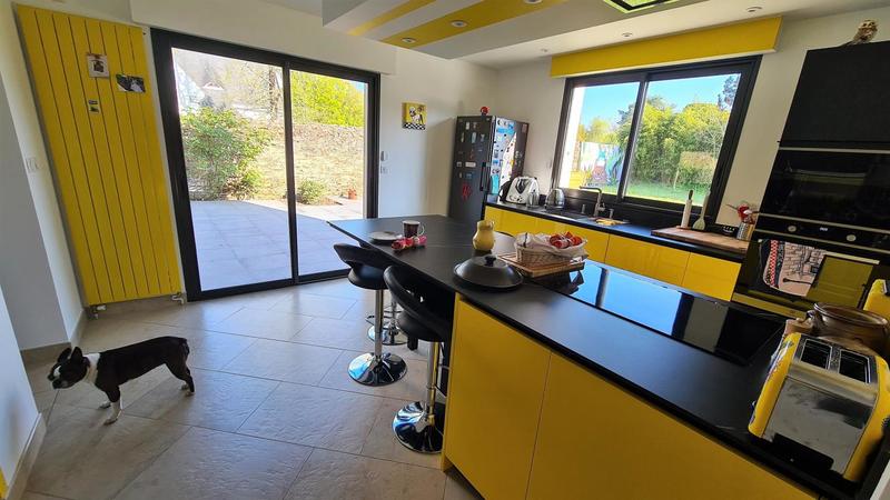 Maison - 252 m² - 9 pièces