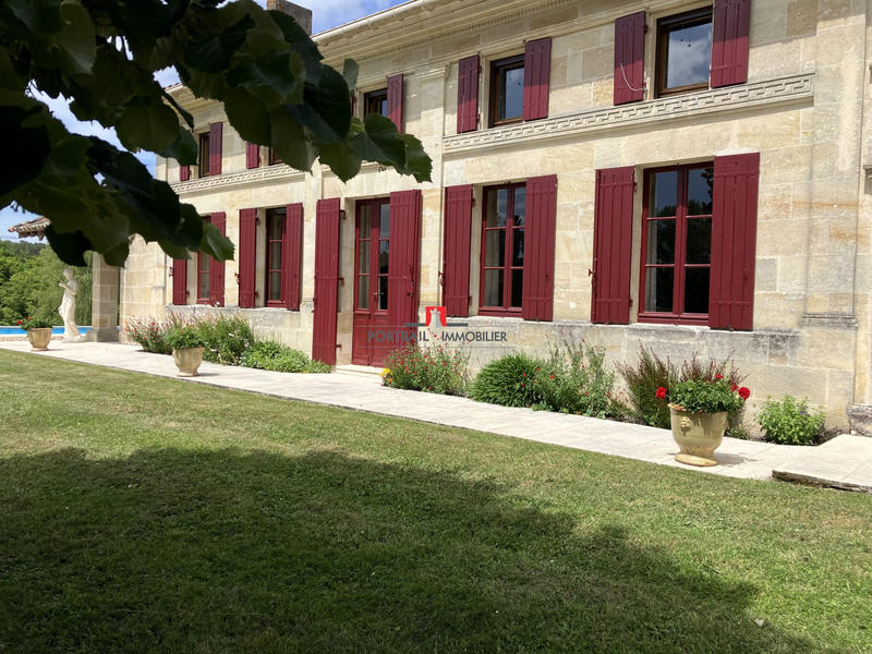 Maison - 228 m² - 6 pièces