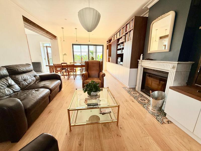 Maison - 209 m² - 9 pièces