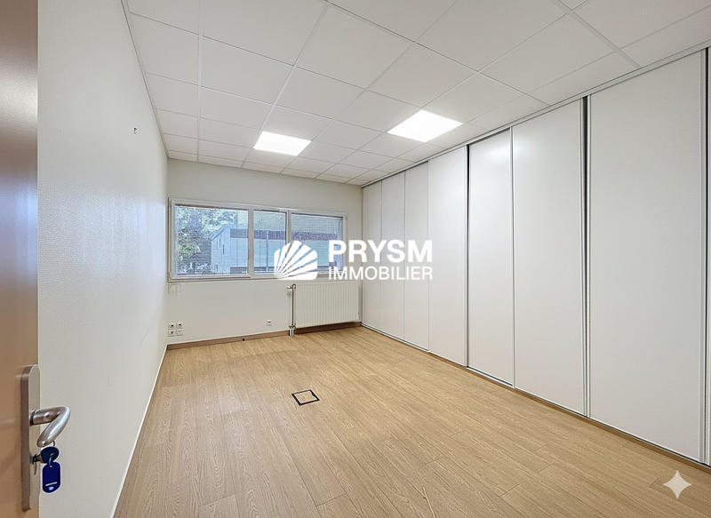 Bureau - 119 m² - 6 pièces