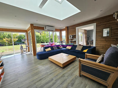 Villa - 246 m² - 15 pièces