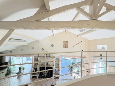 Maison - 326 m² - 10 pièces