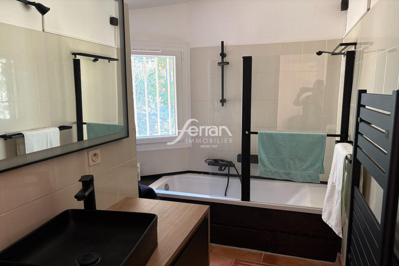 Maison - 201 m² - 5 pièces