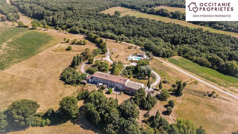 Propriété - 575 m² - 30 pièces