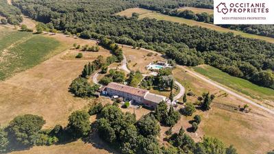 Propriété - 575 m² - 30 pièces