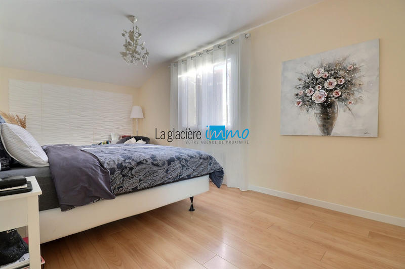 Maison traditionnelle - 240 m² - 7 pièces