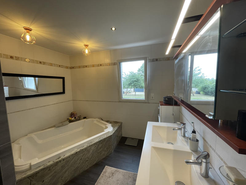 Maison - 270 m² - 6 pièces