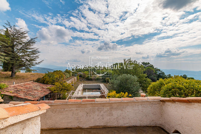 Propriété - 477 m² - 8 pièces