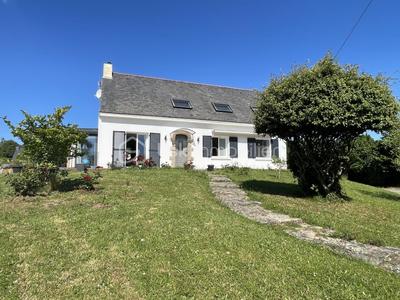 Maison traditionnelle - 175 m² - 8 pièces