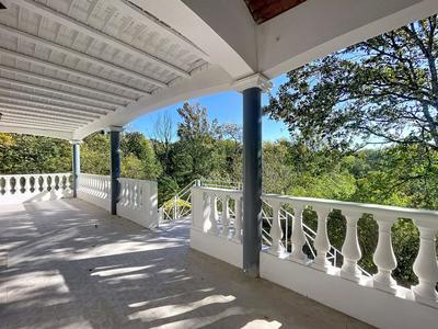 Maison - 200 m² - 6 pièces