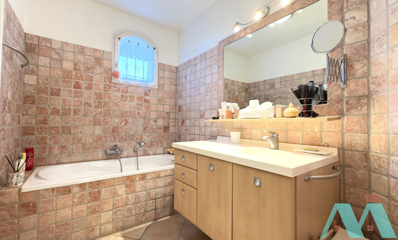 Maison - 185 m² - 5 pièces