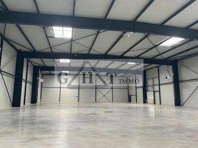 Entrepôt - 1 675 m²