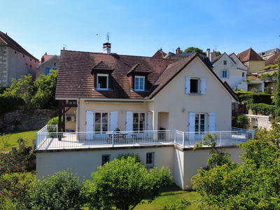 Maison - 185 m² - 7 pièces