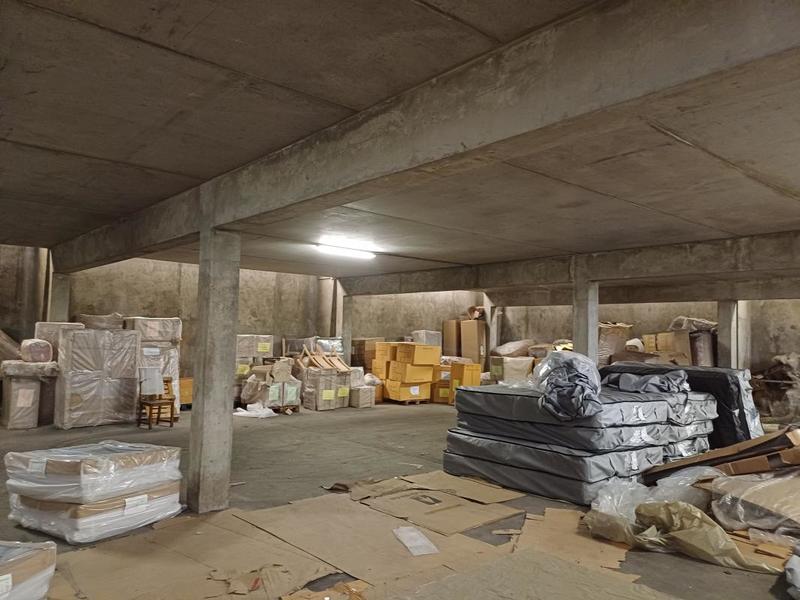 Entrepôt - 1 950 m²