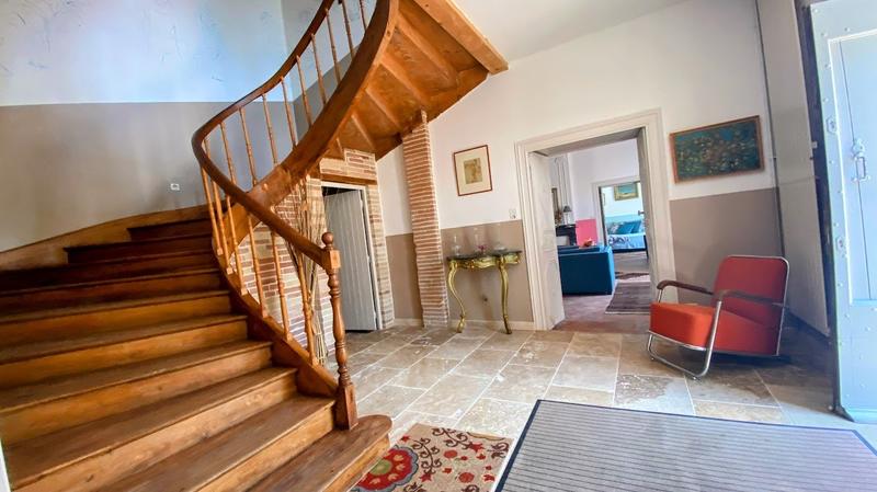 Maison - 560 m² - 13 pièces