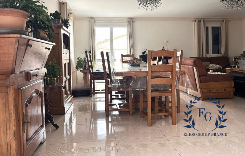 Maison traditionnelle - 272 m² - 10 pièces