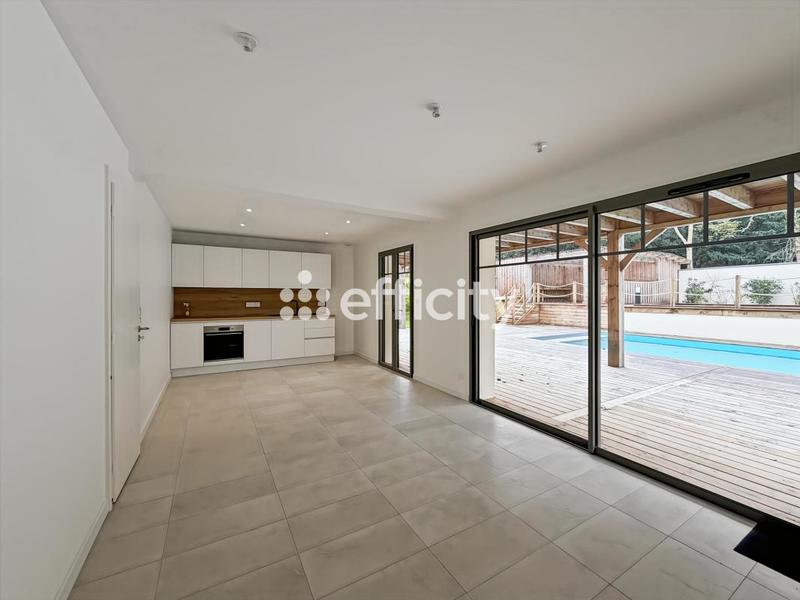 Villa - 273 m² - 8 pièces