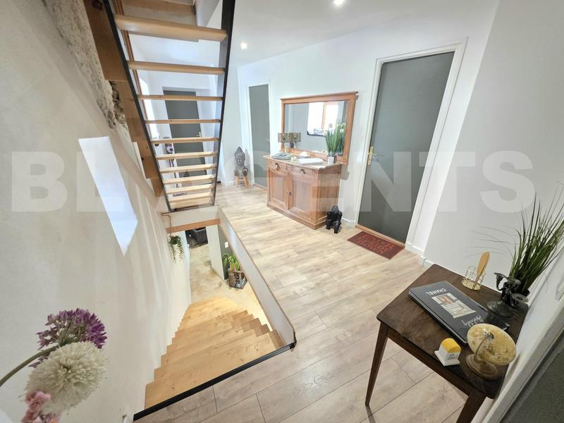 Maison - 300 m² - 8 pièces