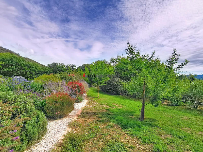 Maison traditionnelle - 248 m² - 7 pièces