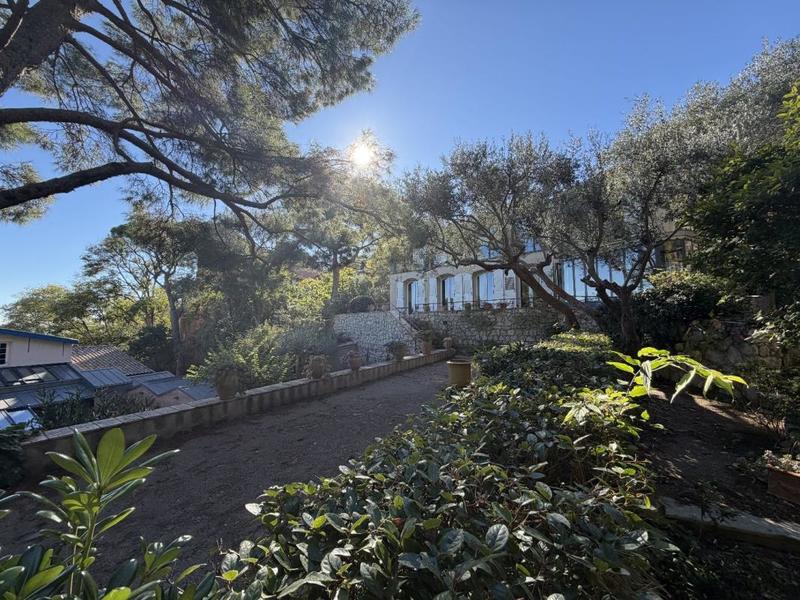 Maison - 200 m² - 8 pièces