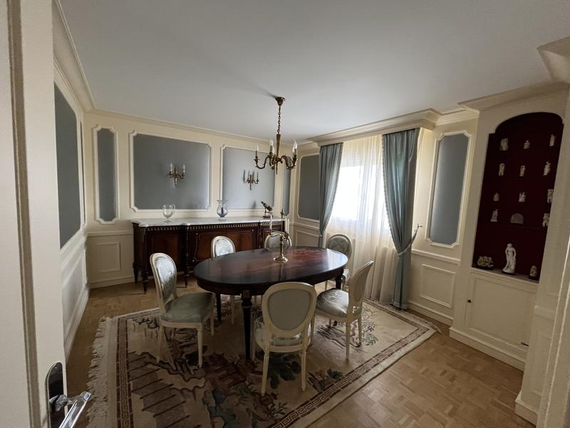 Maison - 230 m² - 6 pièces