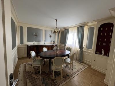 Maison - 230 m² - 6 pièces