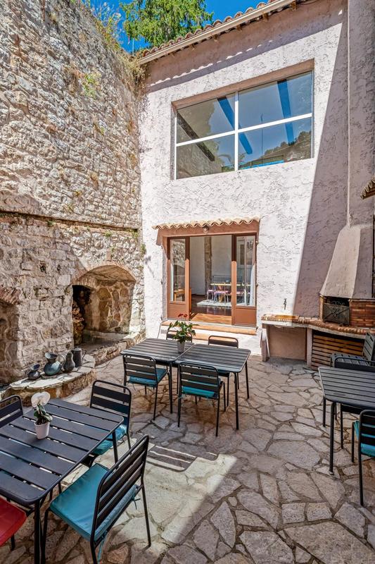 Maison - 235 m² - 8 pièces