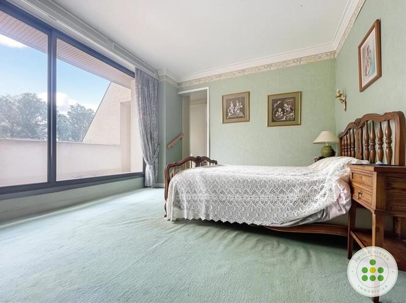 Maison - 330 m² - 8 pièces