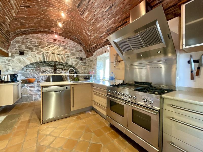 Maison - 230 m² - 9 pièces