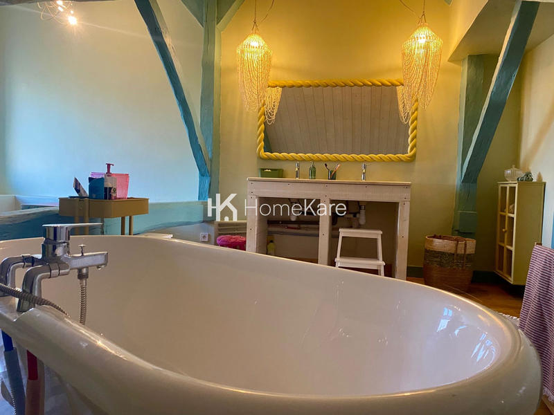 Maison - 300 m² - 8 pièces