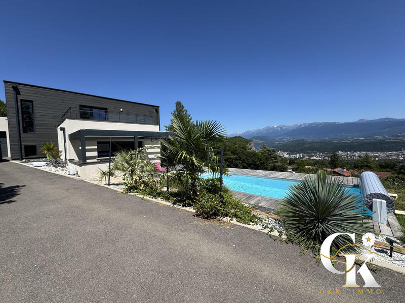 Maison - 160 m² - 6 pièces