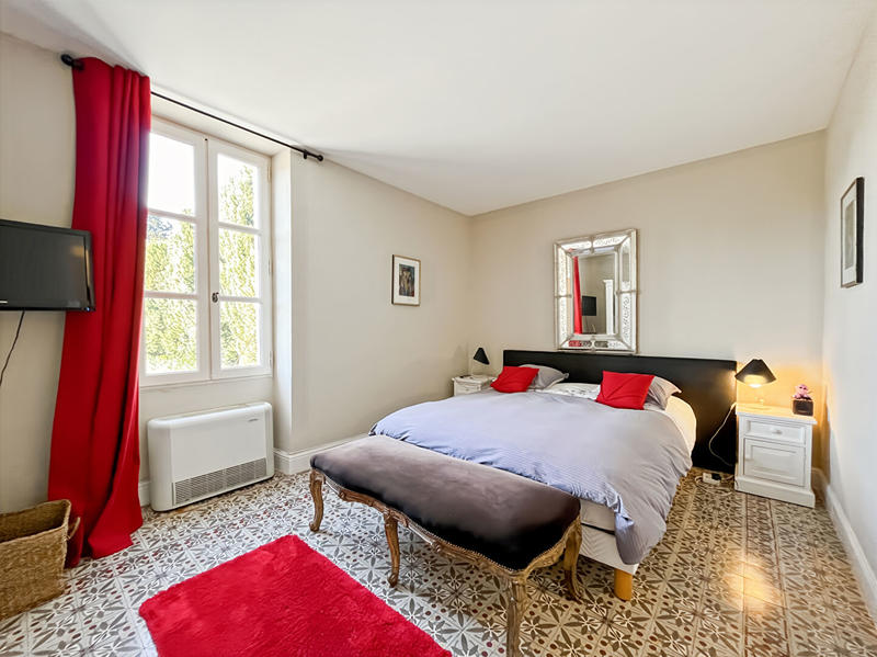 Maison - 335 m² - 9 pièces