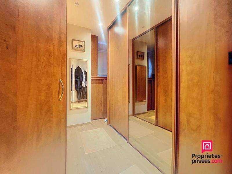 Maison - 230 m² - 7 pièces