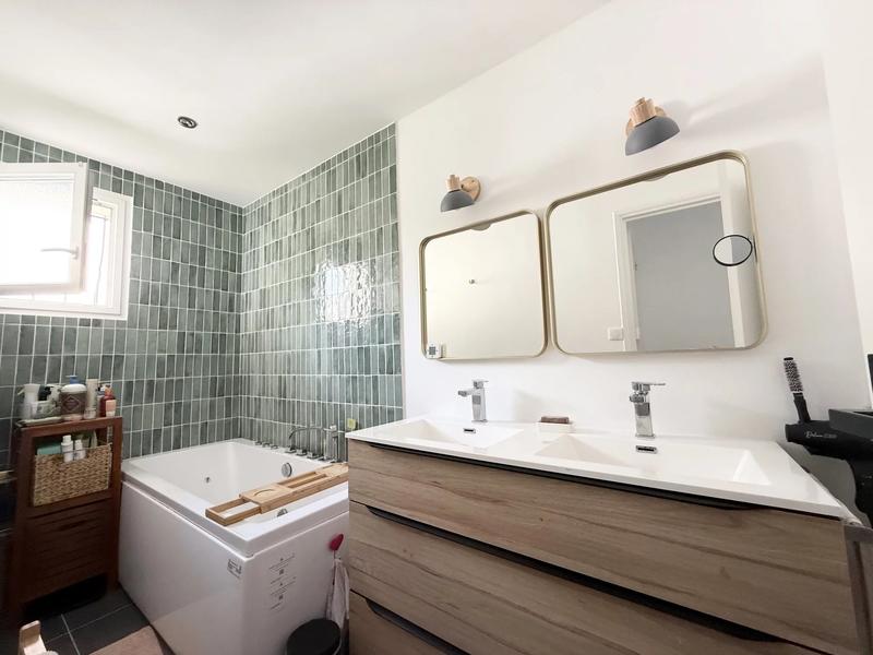 Maison - 161 m² - 8 pièces