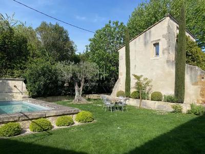 Mas - 300 m² - 8 pièces