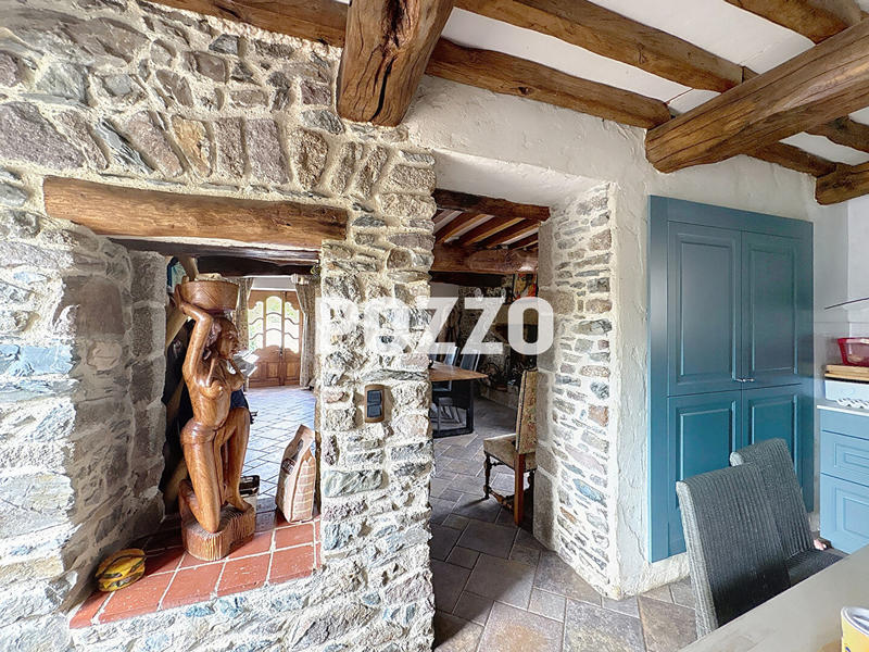 Maison - 220 m² - 8 pièces